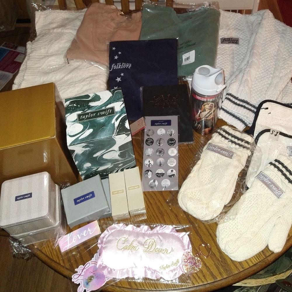 Taylor Swift collection lot